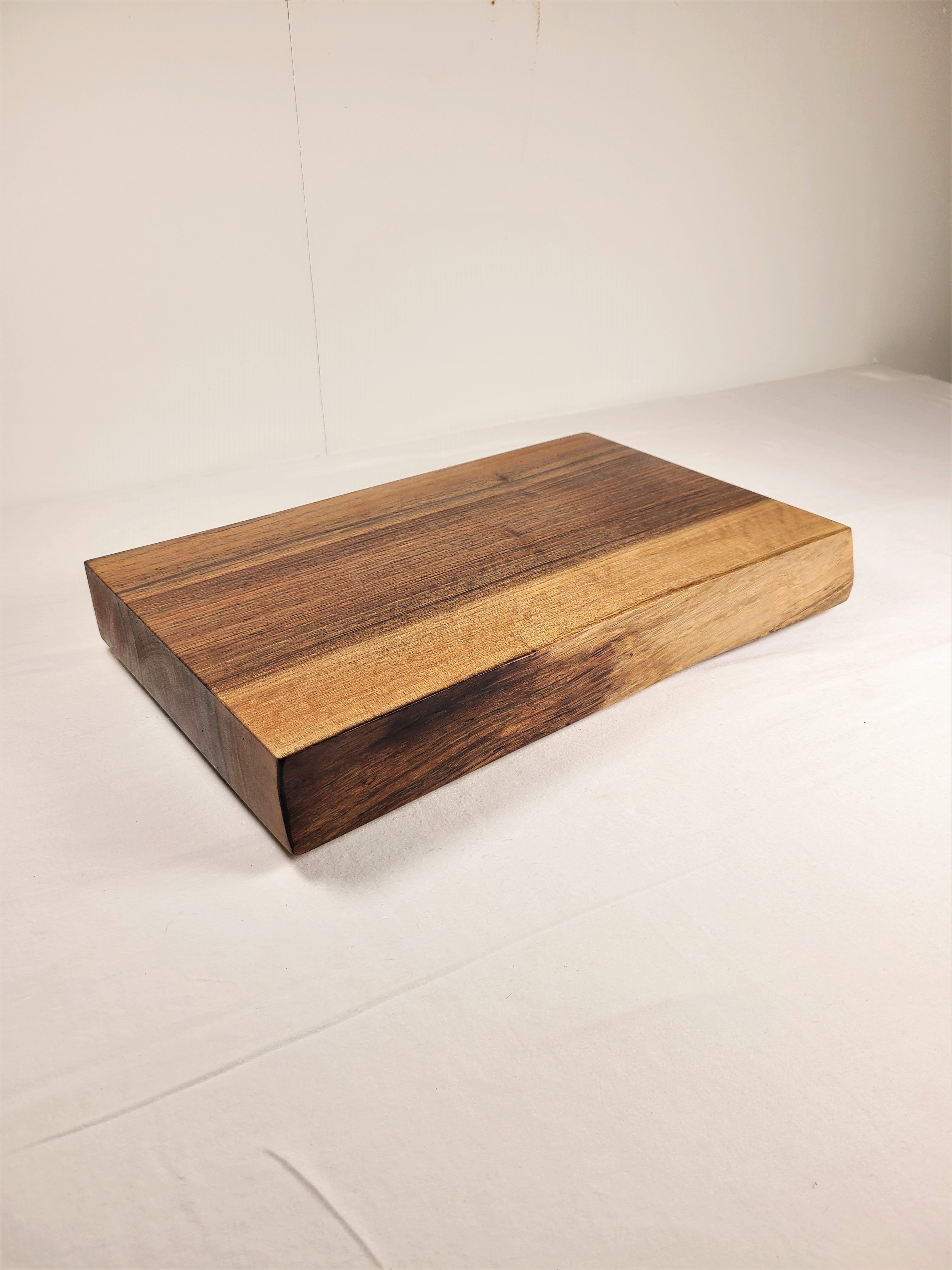 ENGLISH WALNUT CUTTING BOARD / CLASSIC SERIES