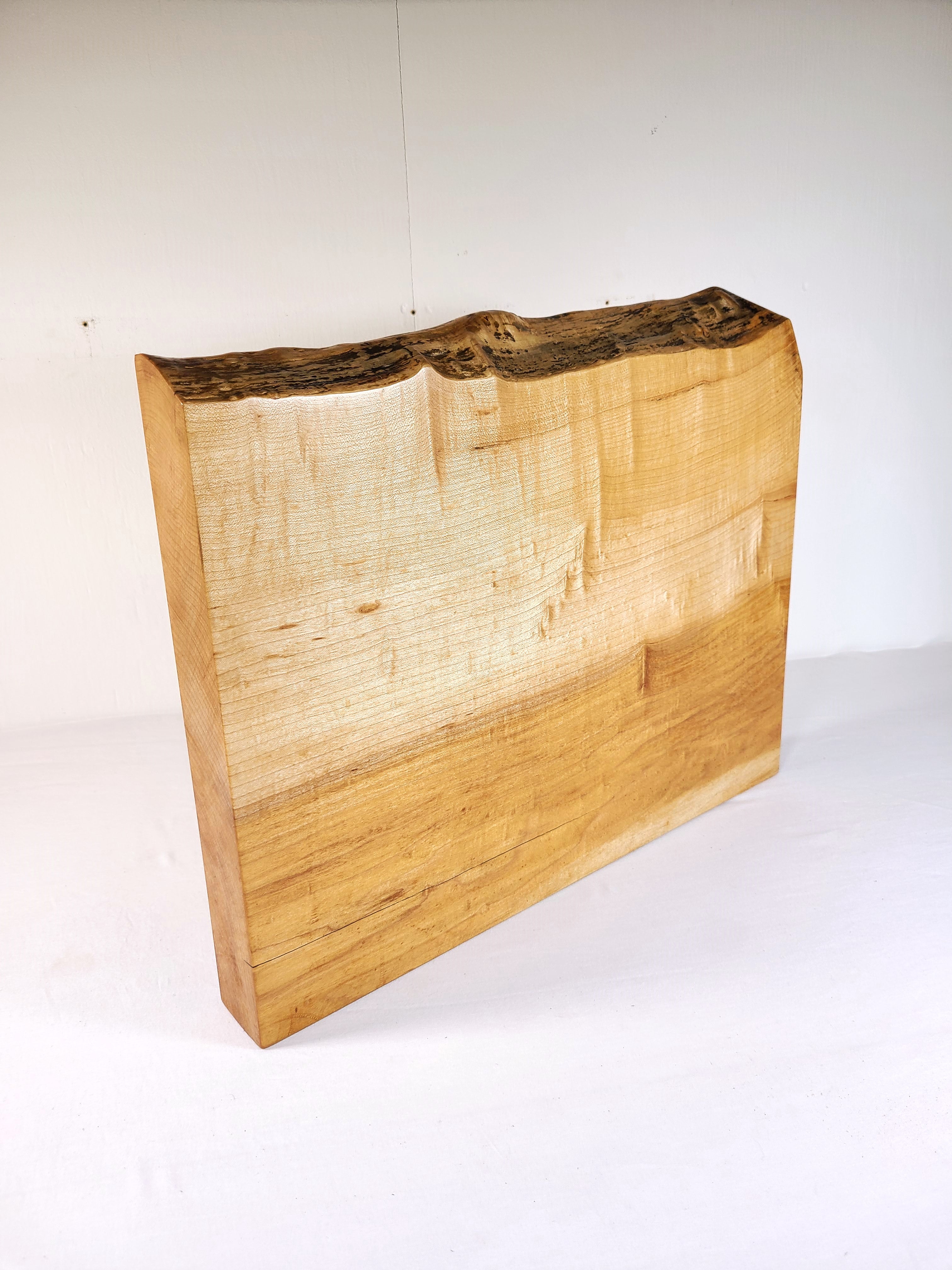 LIVE EDGE MAPLE CUTTING BOARD / CLASSIC SERIES